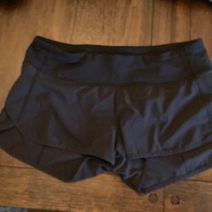 Lululemon size 6 Speed up low rises lined 2.5 inch short